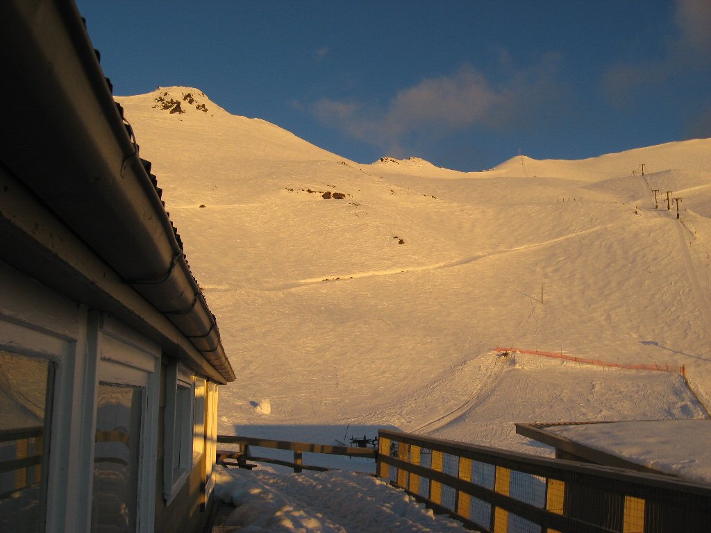 Early+morning+skifield.jpg