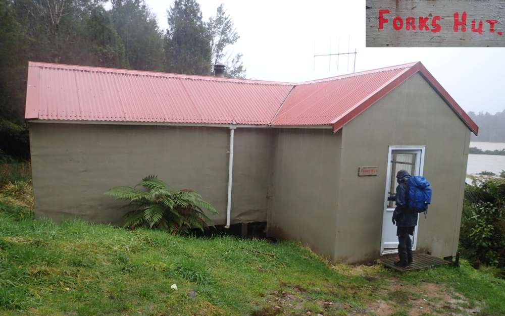 P7080315+Mokihinui+Forks+Hut.JPG