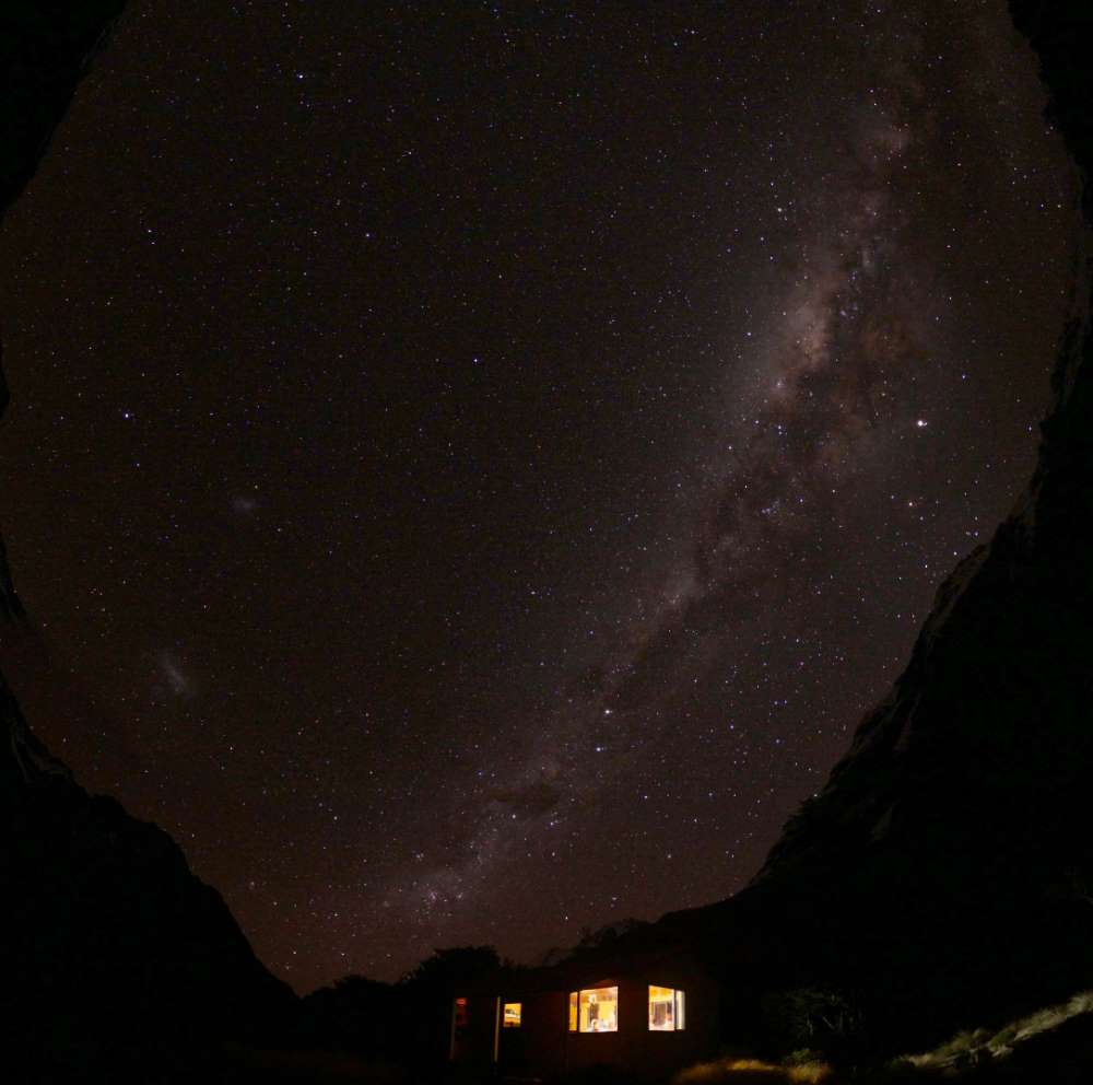 P1010879+Magellanic+Clouds%2C+Milkyway+and+Crow+Hut.JPG