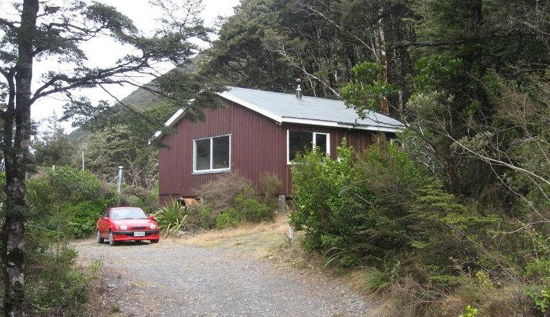 Hut seen from driveway